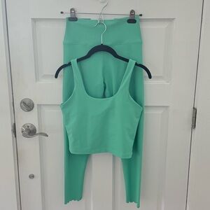 Bloomingdales Aqua Athletic Winter Green Top & Pants Set Size Small